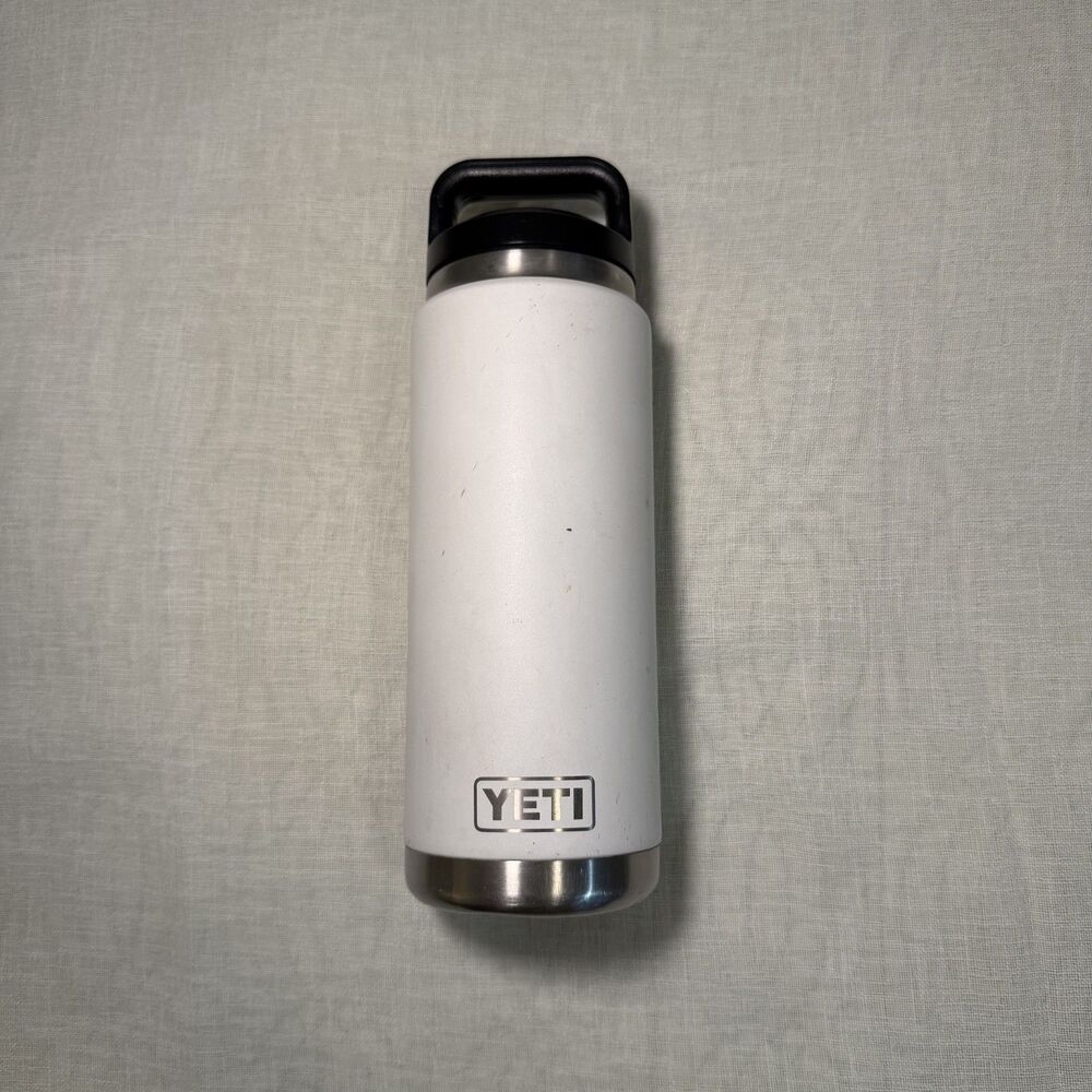 YETI White Rambler 26 oz Insulated Water Bottle Vacuum Steel TripleHaul Cap